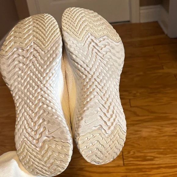 Women's Nike Epic Phantom React White & Pure Platinum Size 6.5 available - Picture 10 of 10